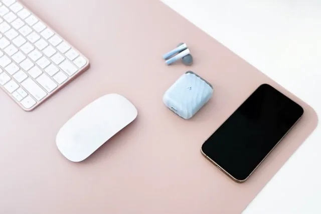kínai asztrológia online konzultáció eszközei, telefon, earpod, laptop